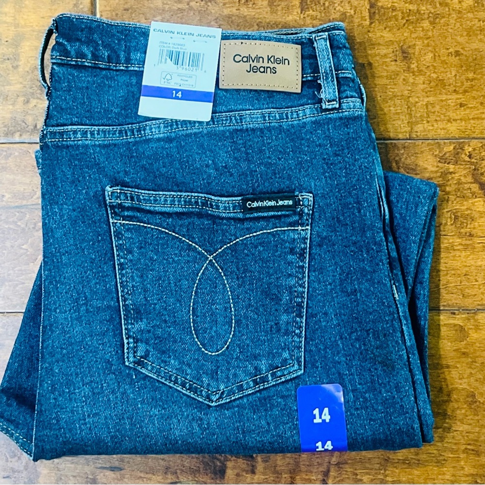❤️Calvin Klein Blue Slim Straight Jeans Classic Design ❤️size 14 New for Women
